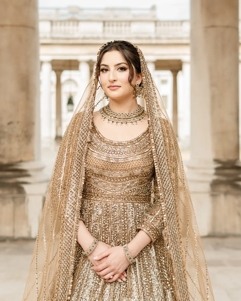 Bridal portrait framed by the Greenwich columns