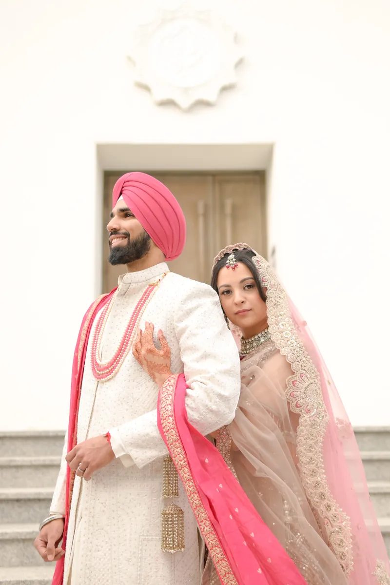 Bride leaning on the groom's shoulder outside the Gurdwara